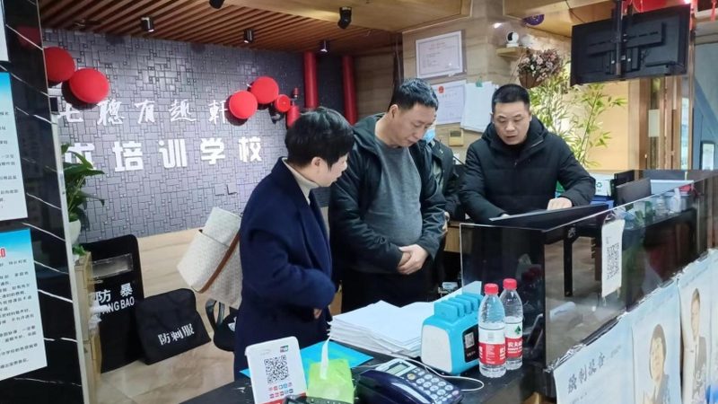 手工焊与二保焊：焊工培训中的关键区分**
